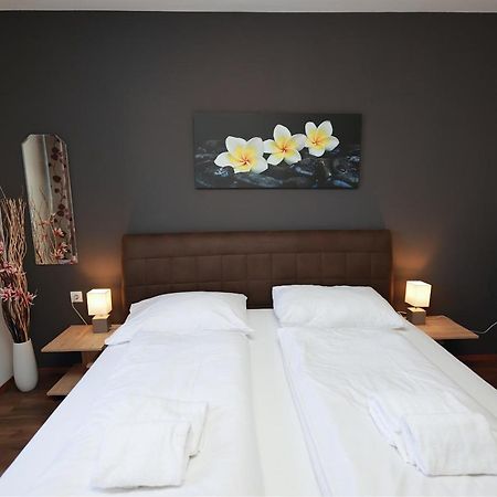 Apartment Mark By Four Seasons Apartments คาพรูน ภายนอก รูปภาพ