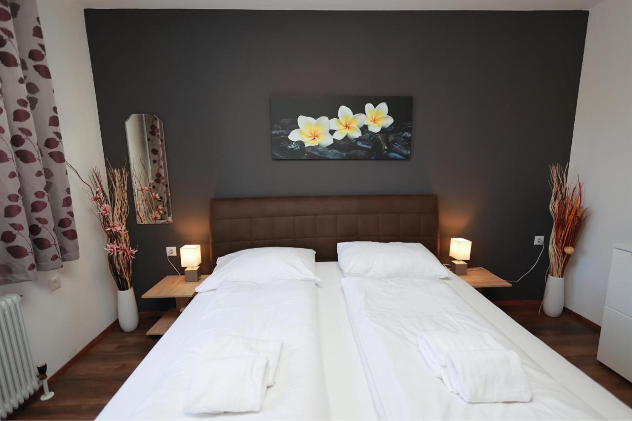 Apartment Mark By Four Seasons Apartments คาพรูน ภายนอก รูปภาพ
